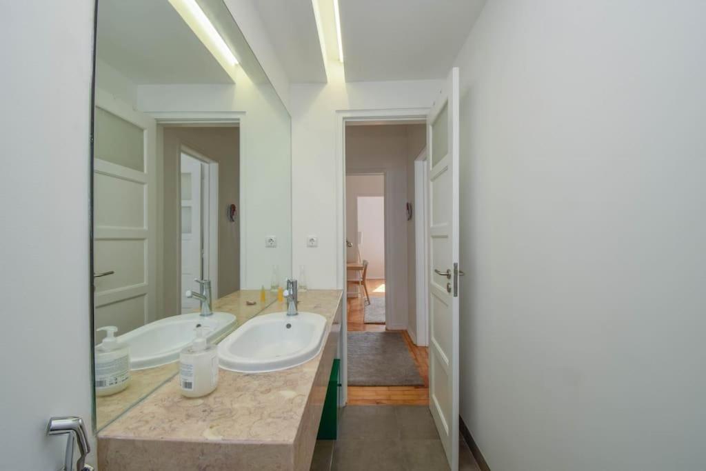 Cozy And Sunny Family Apartment ลิสบอน ภายนอก รูปภาพ