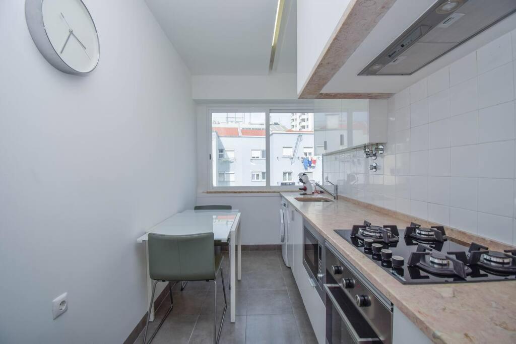 Cozy And Sunny Family Apartment ลิสบอน ภายนอก รูปภาพ