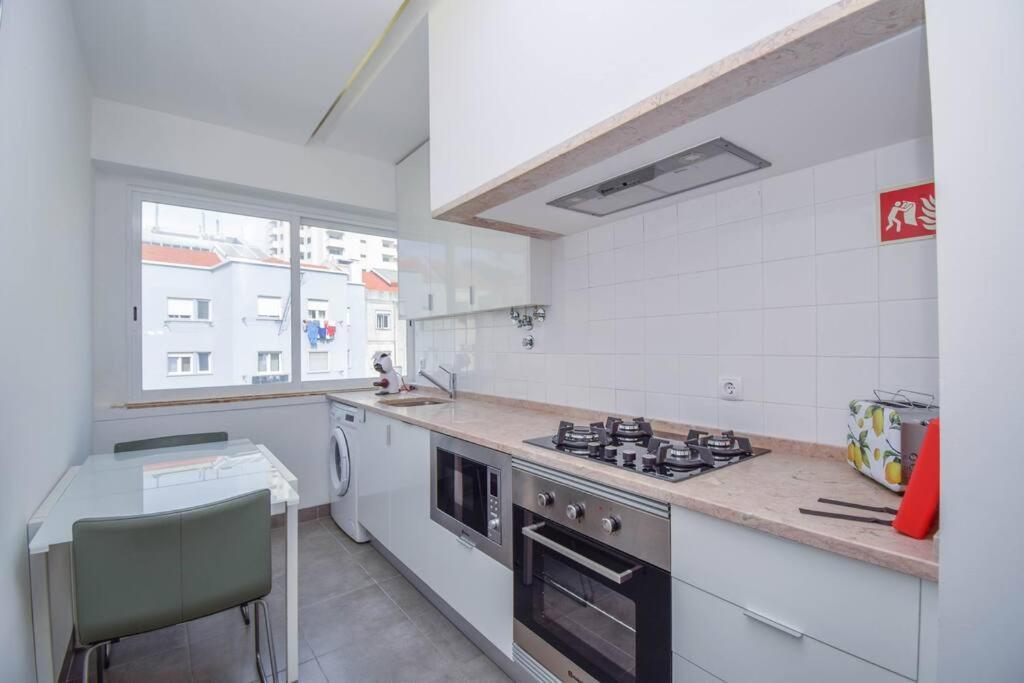 Cozy And Sunny Family Apartment ลิสบอน ภายนอก รูปภาพ